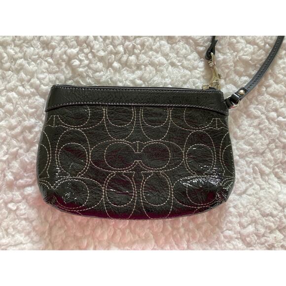 Coach black patent leather signature wristlet with C signature logo - Picture 4 of 6